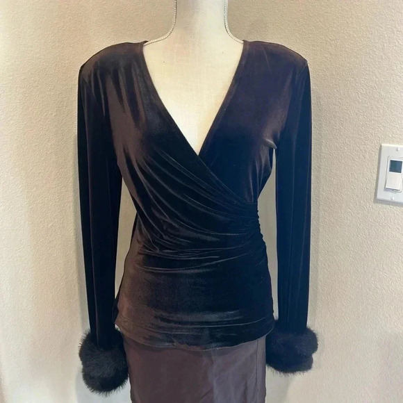 Cache brown velvet long sleeve top with faux fur cuffs. - Picture 2 of 7